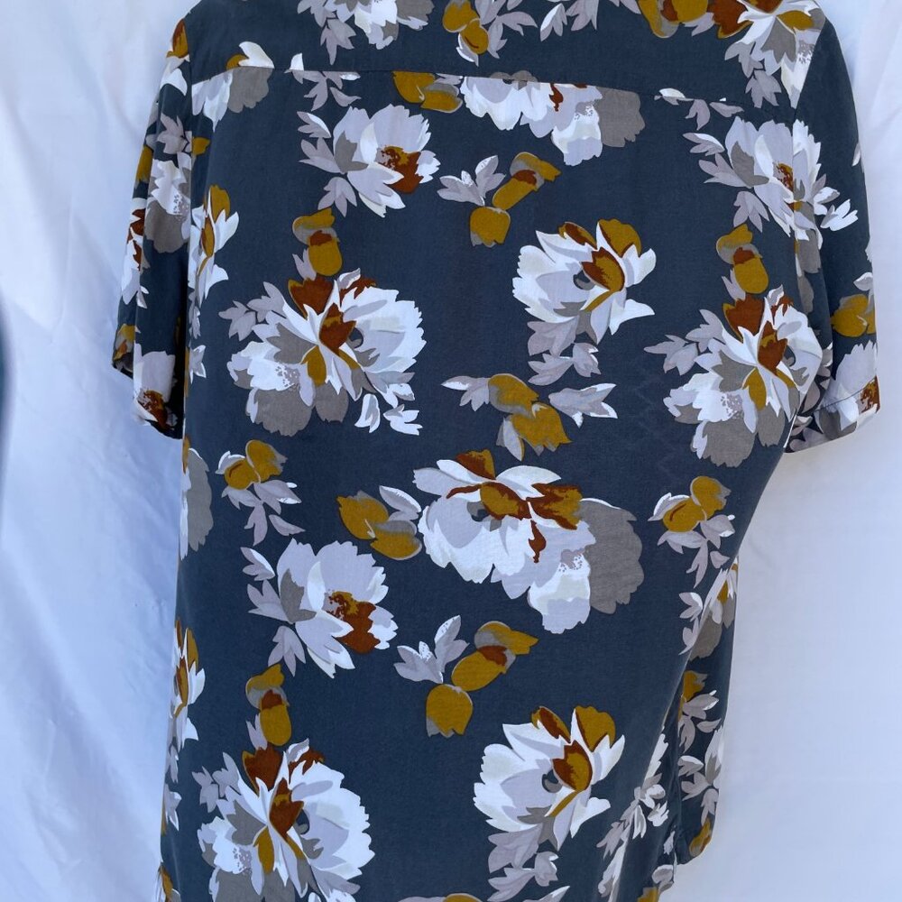 River Island shirt size L Has supervisor over pocket very soft - Picture 6 of 6
